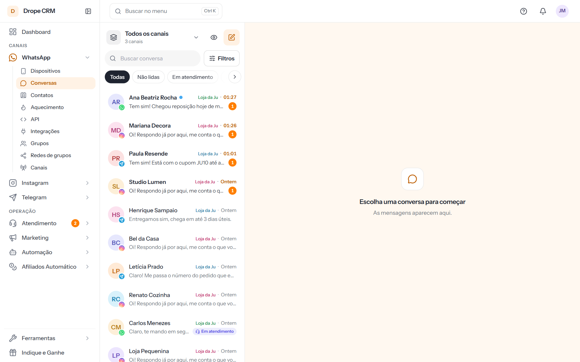 Lista de conversas de WhatsApp e Instagram com filtros e etiquetas